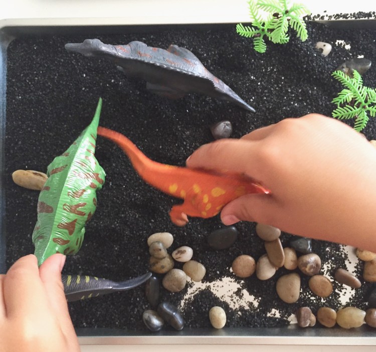 Aprende jugando con bandeja sensorial